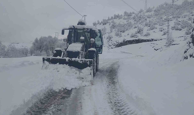 Hakkari'de 34 yerleşim yerinin yolu ulaşıma kapandı