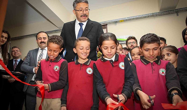 Hakkari'de "Bir Bavul Kitap Kütüphanesi" açıldı