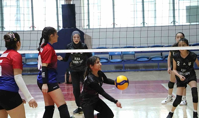 Hakkari'de Midi Kızlar Şampiyonası sona erdi