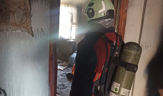 Hakkari'de yangında evde mahsur kalan 7 kişi kurtarıldı