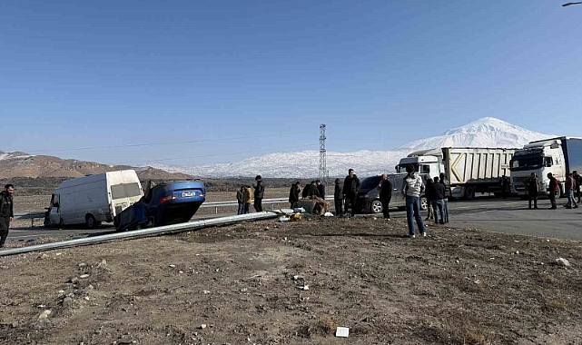 Iğdır'da maddi hasarlı trafik kazası