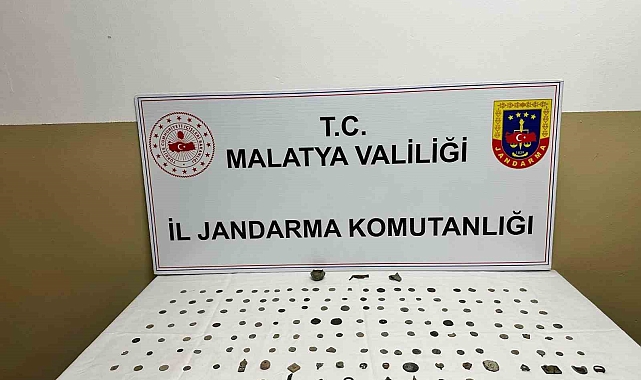 Jandarma 131 adet sikke ile 23 adet tarihi eser niteliği taşıyan obje ele geçirdi