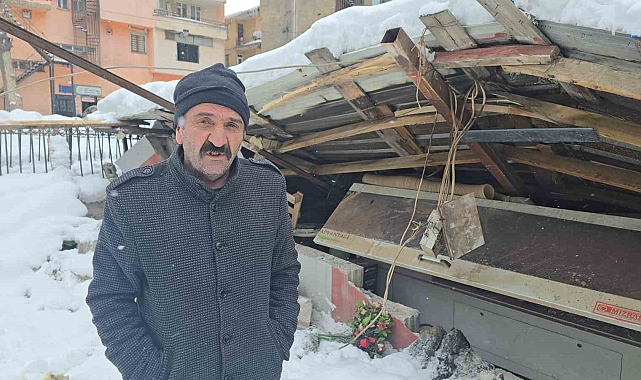 Karın ağırlığına dayanamayan atölyenin çatısı çöktü