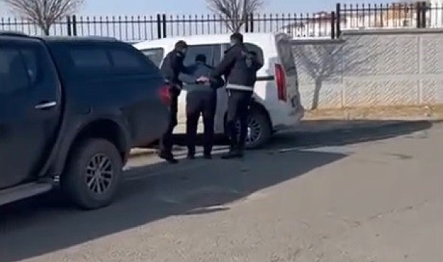 Kars'ta 11 yıl hapis cezası bulunan 1 kişi çatıda yakalandı