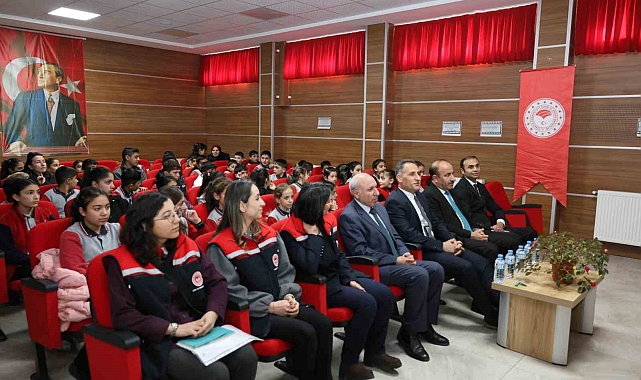 Kars'ta öğrencilere organik tarım eğitimi verildi