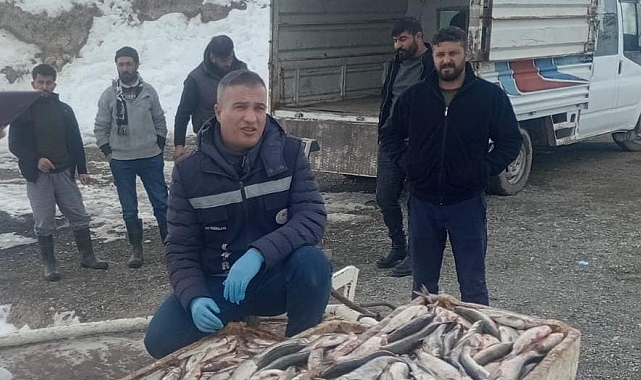 Kış balıkçılığı devam ediyor Erçek Gölünde