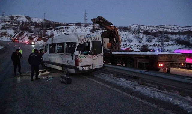 Kontrolden çıkan minibüs devrildi; bilanço 11 yaralı