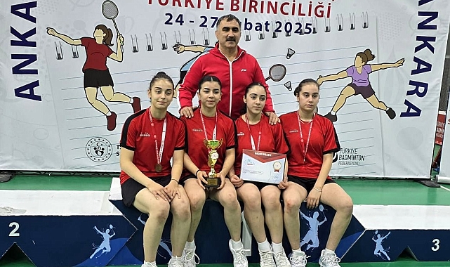 Liseler Badminton Türkiye Şampiyonasından kupalarla döndüler