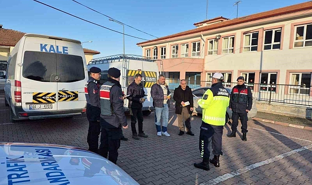 Malatya'da jandarmadan servis araçlarına denetim