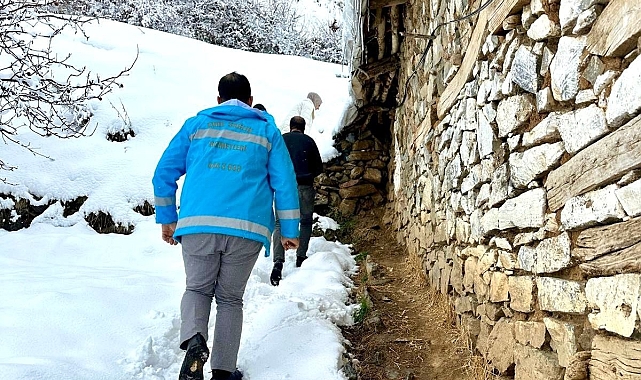 Malatya'da karlı yollar yaşlı kadın için aşıldı