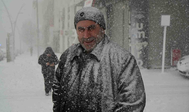 Muş'ta  yoğun kar yağışı 112 köy yolu ulaşıma kapandı