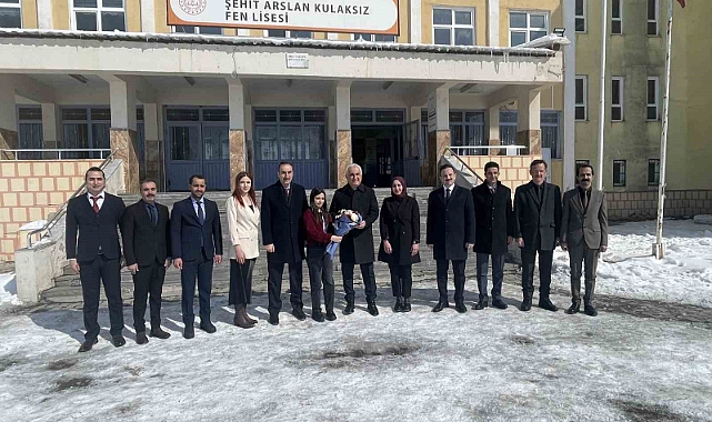Muş Valisi Avni Çakır, Malazgirt'te öğrencilerle bir araya geldi