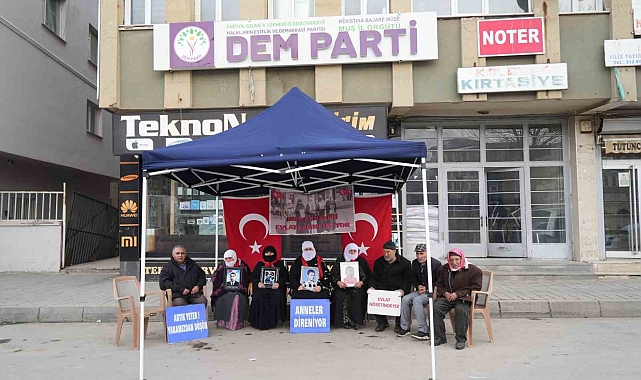 Muş'ta ailelerin evlat nöbeti devam ediyor