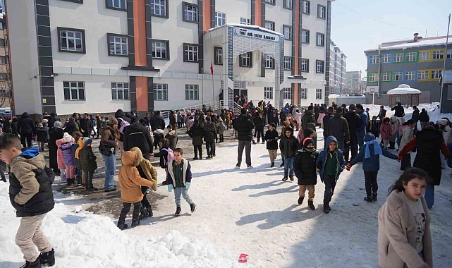 Muş'ta okul bahçesinde feci olay: Veliler endişeli