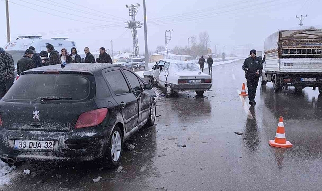 Otomobiller çarpıştı: 2 yaralı