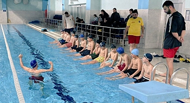 Patnos’ta “Yüzme Bilmeyen Kalmasın" projesi dondurucu havaya rağmen devam ediyor