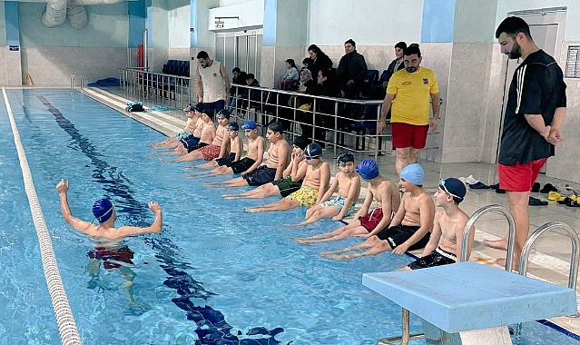 Patnos’ta “Yüzme Bilmeyen Kalmasın" projesi dondurucu havaya rağmen devam ediyor