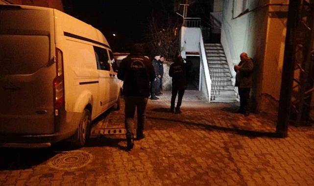 Pencereden girdiği evde husumetlisini silahla yaralayıp kaçtı