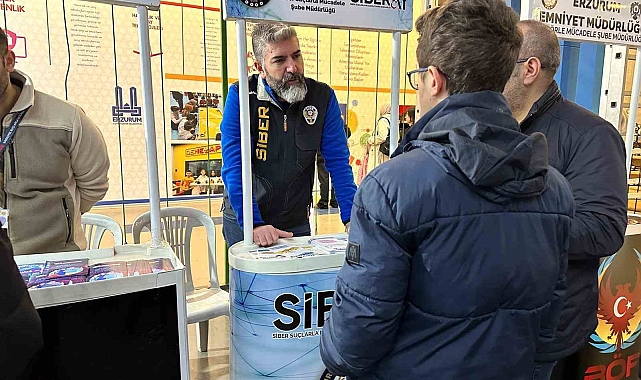 Polisten gençlere bilgilendirme