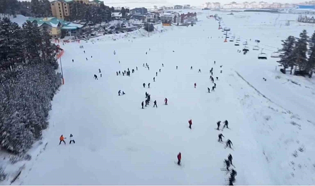 Sarıkamış kayak merkezi kayak tutkunlarını ağırlıyor