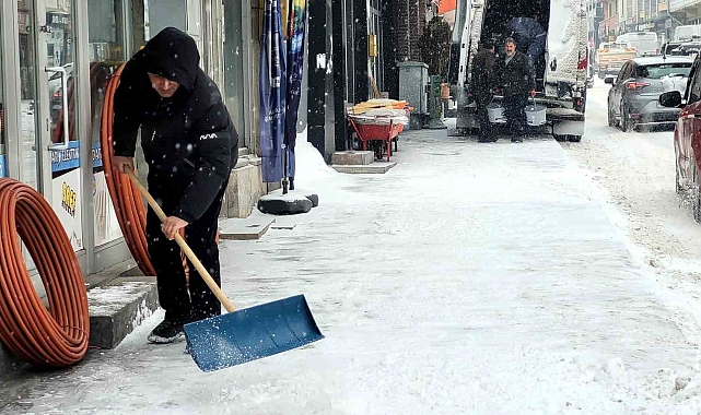 Sarıkamış'ta yoğun kar yağışı