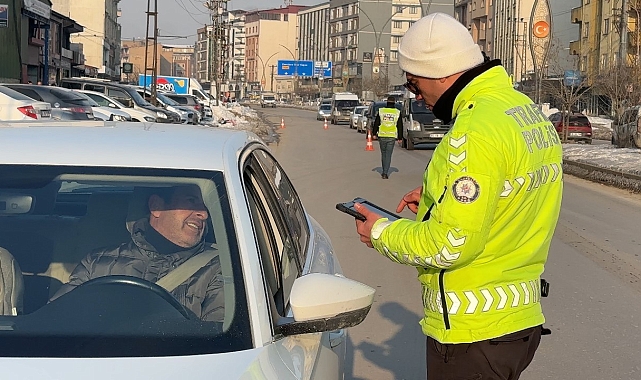 Trafik Polislerinden Emniyet Kemeri Kontrolü