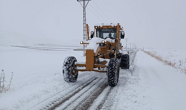 Van'da 560 yerleşim yeri yolu ulaşıma kapandı; Karla mücadele seferberliği devam ediyor