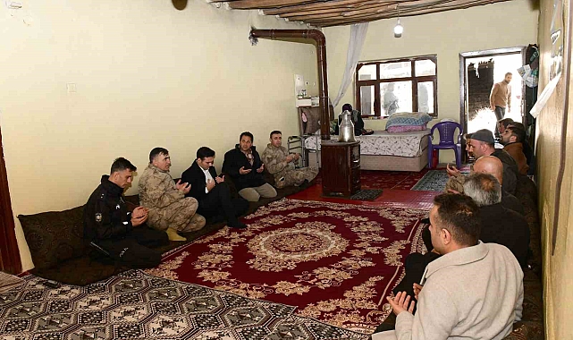 Van'da çığ şehitleri mezarları başında anıldı