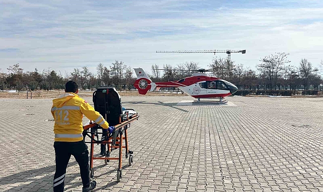 Van'da hamile kadın ambulans helikopter ile Van'a getirildi