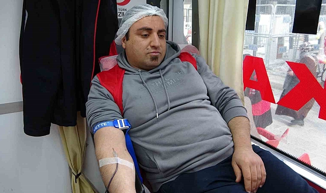 Van'da Türk Kızılay'a kan bağışlayanlara oyuncak hediye