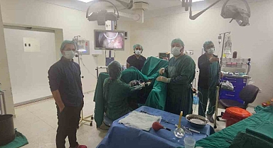 Muş'un Varto Devlet Hastanesi'nde ilk kez kapalı yöntemle mesene kanseri ameliyatı gerçekleşti