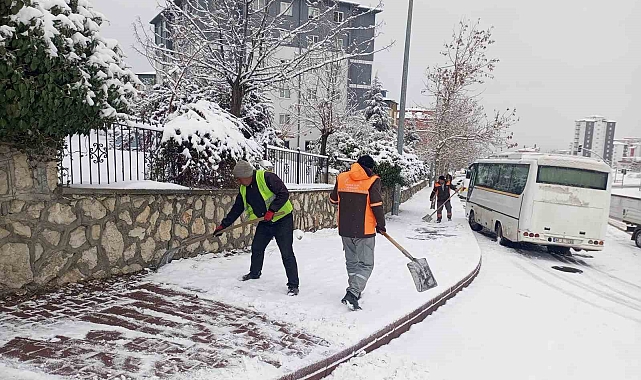 Yeşilyurt Belediyesi karla mücadelede seferber oldu!