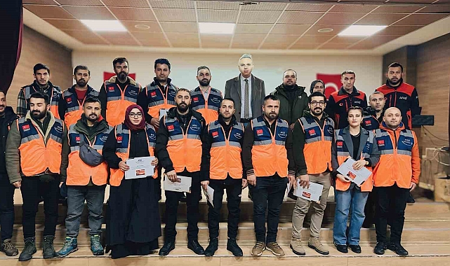 Yüksekova'da AFAD gönüllülerine kimlikler verildi