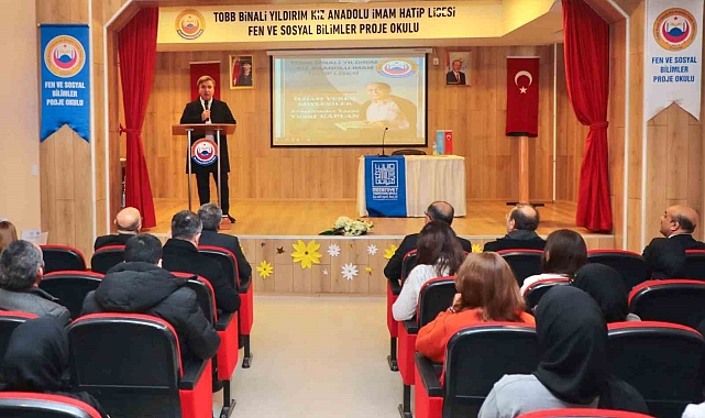 Yusuf Kaplan Erzincan'da öğrencilerle buluştu
