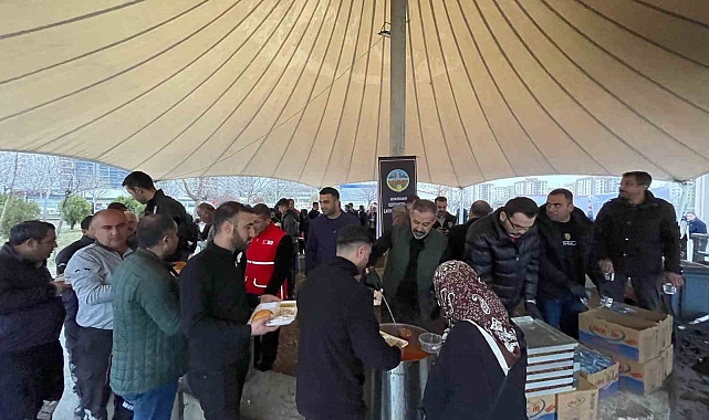 2 bin kişiye iftar yemeği veriliyor