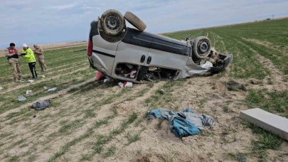 Hafif ticari araç takla attı: 5 yaralı