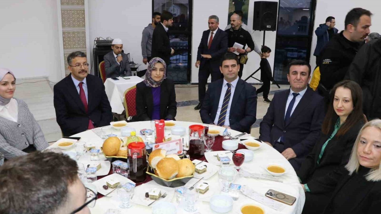 Vali Çelik: "Rabbim ayağınıza taş değdirmesin"