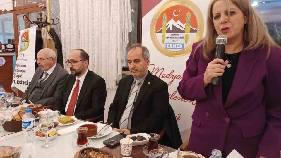 Erzurum'da Yeni Medya Derneği iftarda bir araya geldi