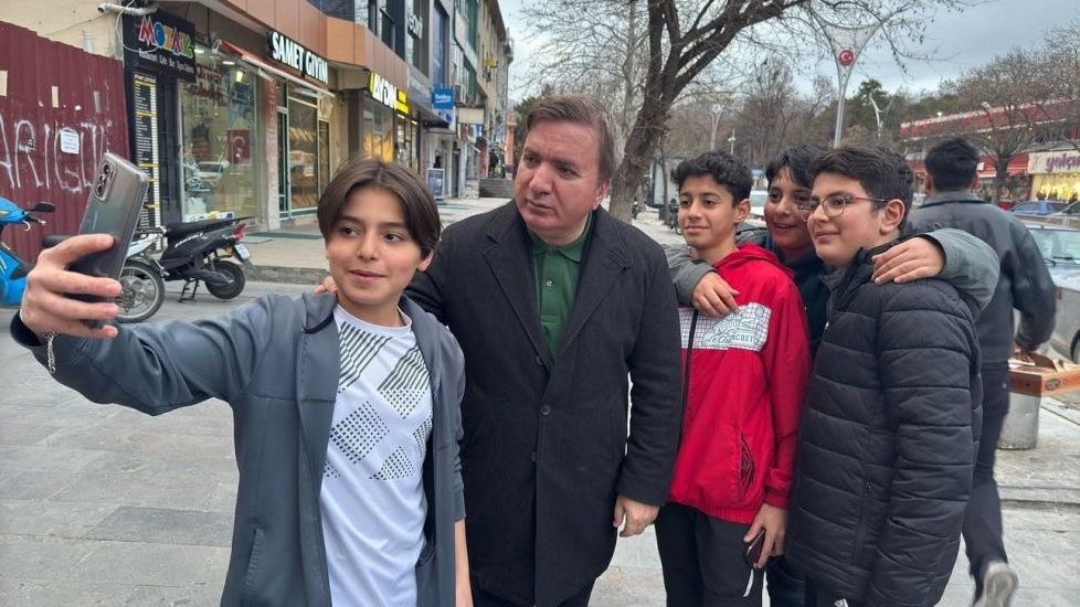 Erzincan Valisi Hamza Aydoğdu'dan çocuklara iftar jesti