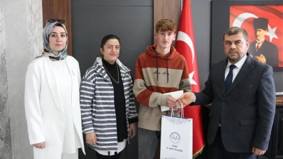 Ağrı’da yarışmalarda dereceye giren öğrenciler ödül verildi