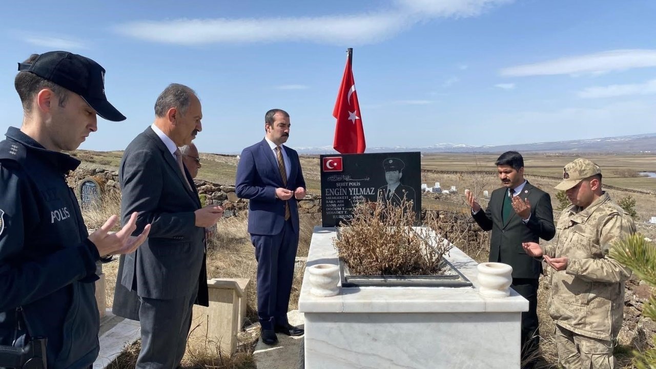 Kaymakam Akköz’den şehit kabirleri ve ailelerine bayram ziyareti