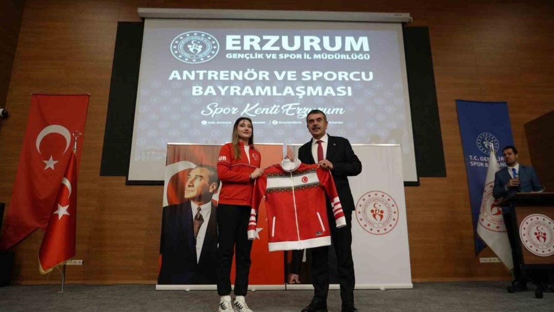 Milli Eğitim Bakanı Yusuf Tekin: "Akademik ve  sportif eğitim mutlaka beraber yürütülmeli"