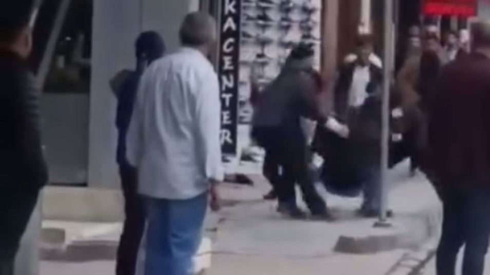 İki grup arasında çıkan kavga da 1 kişi yaralandı