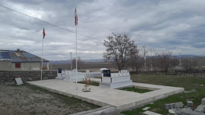 Muş'un Bulanık ilçesinde Ramazan Bayramı öncesi şehit mezarları temizlendi