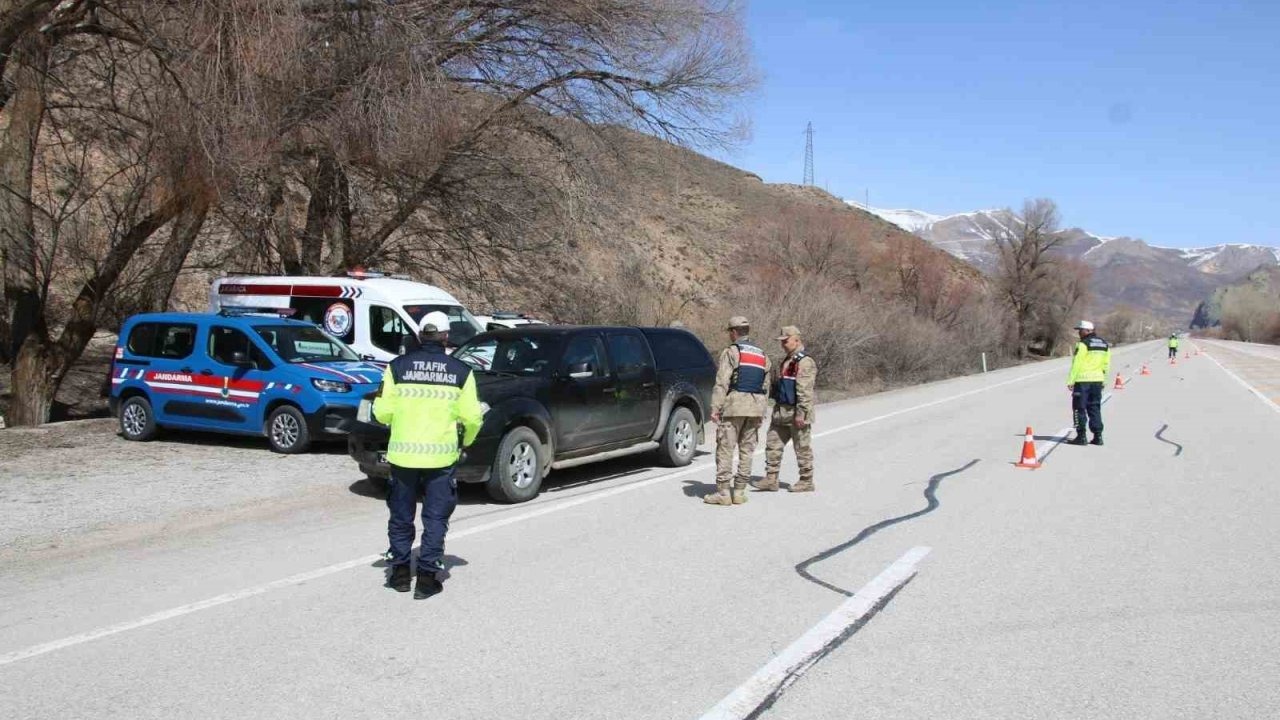 Erzurum'da jandarma bayram tedbirlerini sıklaştırdı