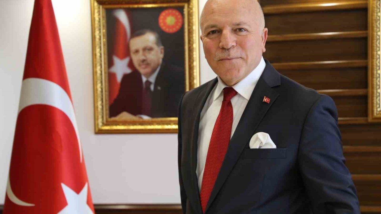 Erzurum Büyükşehir Belediye Başkanı Mehmet Sekmen’den ramazan bayramı mesajı