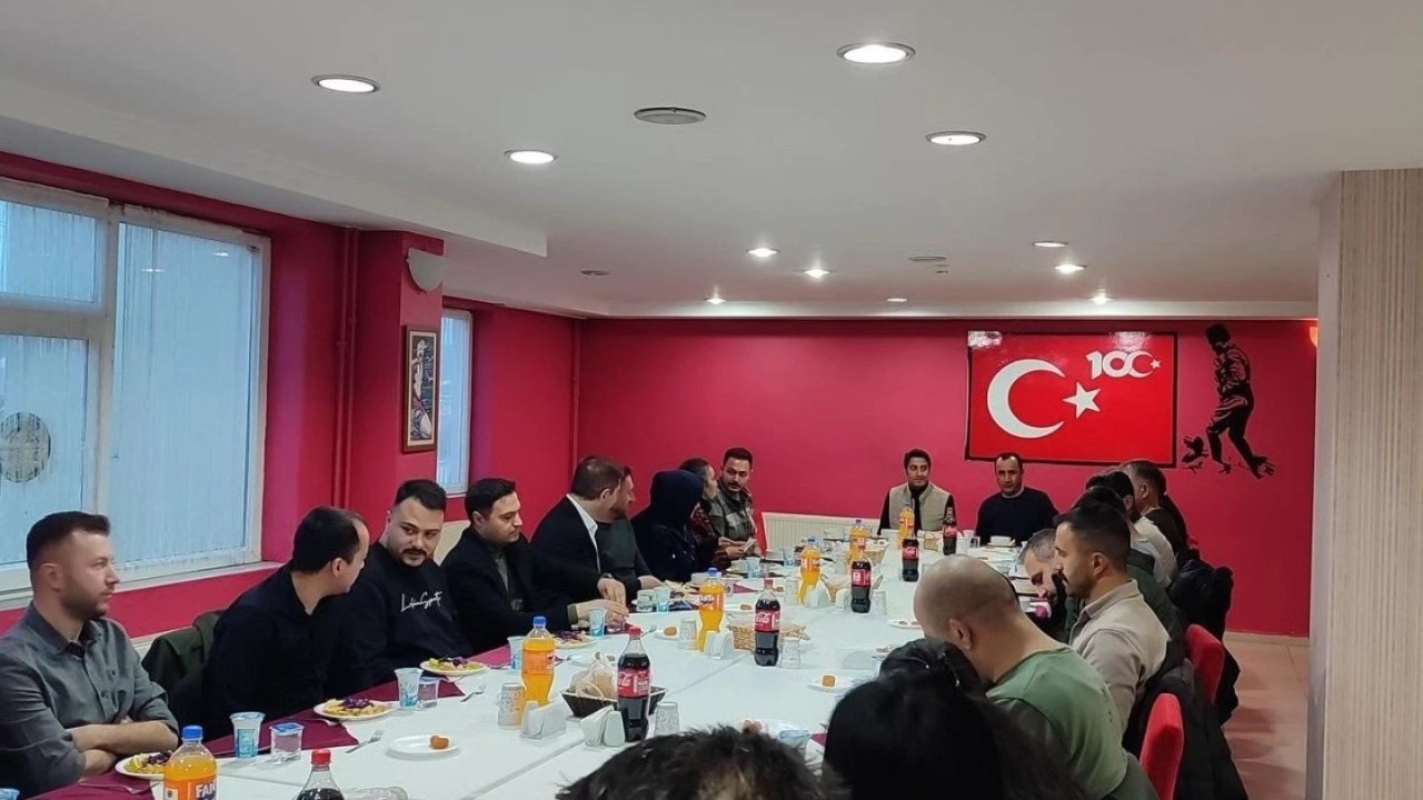 Kars Sarıkamış Kaymakamı Aslantatar, iftarda öğretmenlerle buluştu