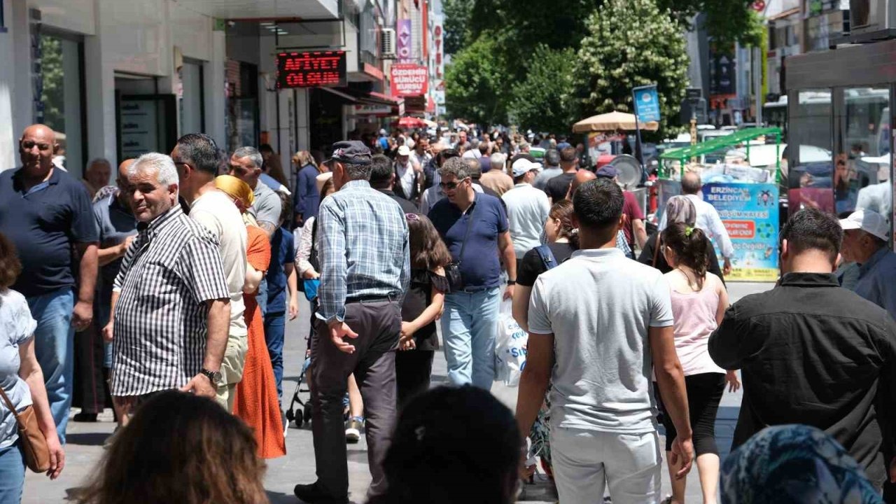 Erzincan’da bayram yoğunluğu tatilcilerin de akınıyla iki katına çıktı