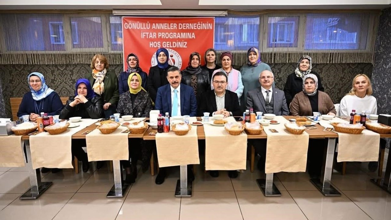 Erzurum Valisi Mustafa Çiftçi ve eşi Azime Çiftçi, Gönüllü Anneler Derneği iftarına katıldı