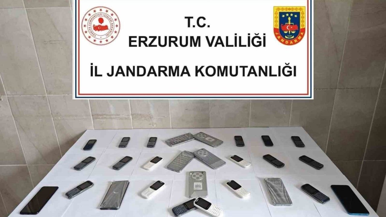 Erzurum'da kaçak telefon operasyonu